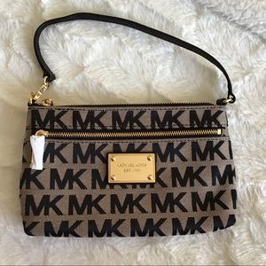 Michael Kors Bags - Michael Kors wristlet Michael Kors Bags - Michael Kors wristlet